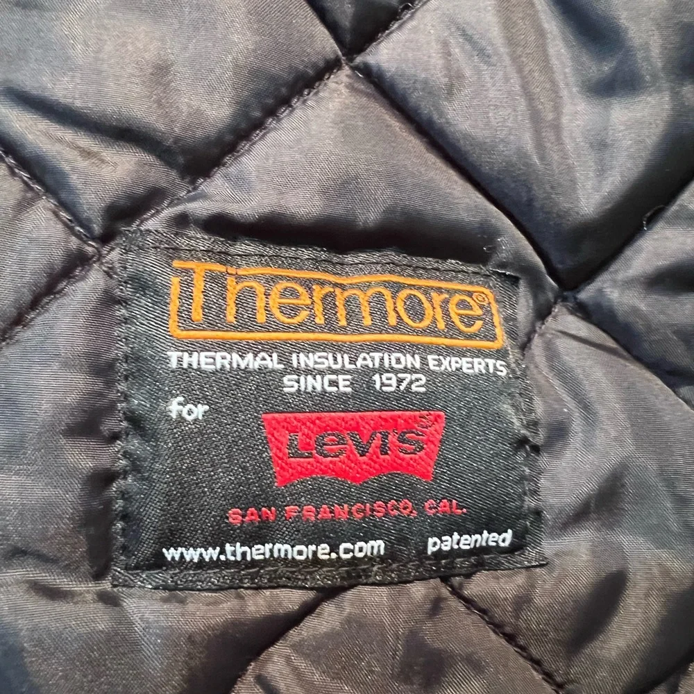 Women’s Levi's Original Trucker Black Quilted Insulated
Softshell Jacket - Picture 10 of 11